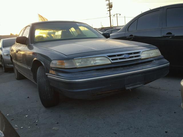 2FALP74W7VX143932 - 1997 FORD CROWN VICT GREEN photo 1