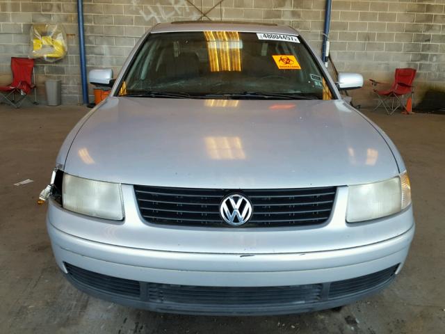 WVWMA63B7XE516304 - 1999 VOLKSWAGEN PASSAT GLS SILVER photo 9