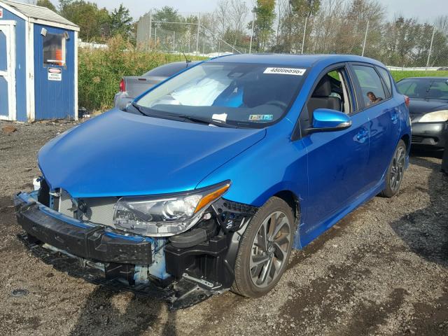 JTNKARJE4JJ566545 - 2018 TOYOTA COROLLA IM BLUE photo 2