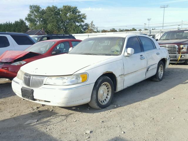 1LNHM81WXXY652169 - 1999 LINCOLN TOWN CAR E WHITE photo 2