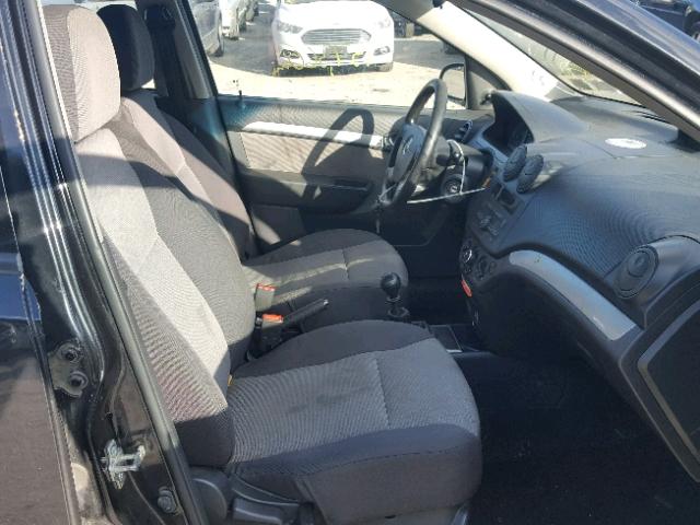 KL1TD6DE9AB100055 - 2010 CHEVROLET AVEO LS BLACK photo 5