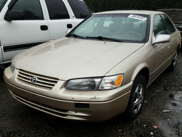 JT2BG22K2W0174023 - 1998 TOYOTA CAMRY CE TAN photo 2