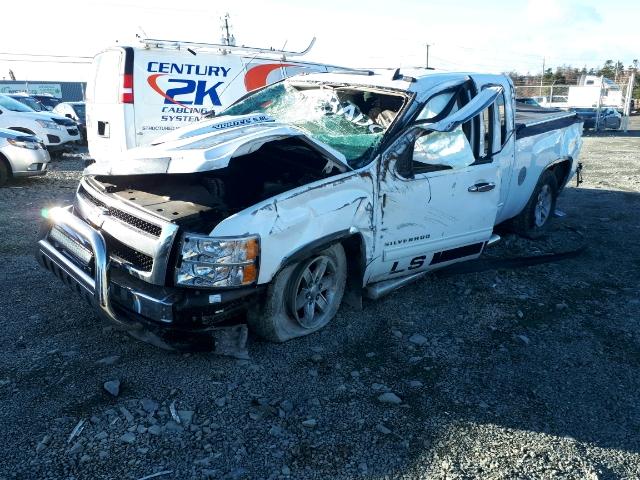 1GCRKREA6BZ375140 - 2011 CHEVROLET SILVERADO WHITE photo 2