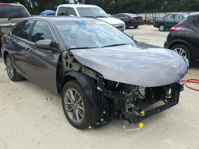 4T1BF1FK2HU682742 - 2017 TOYOTA CAMRY LE 灰色 照片 1