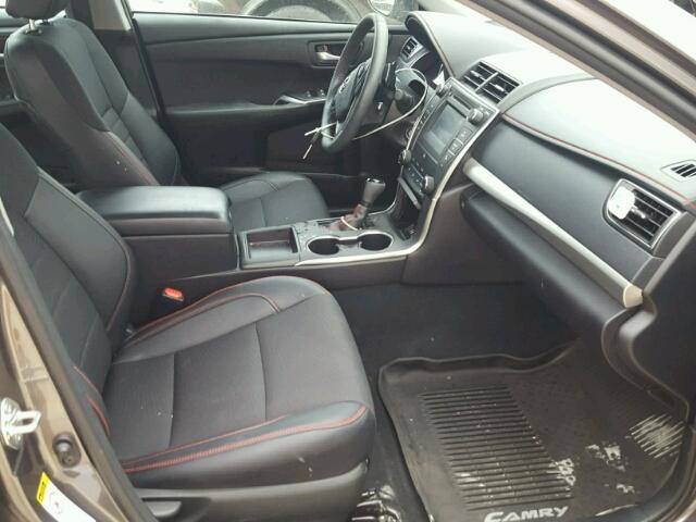 4T1BF1FK2HU682742 - 2017 TOYOTA CAMRY LE 灰色 照片 5