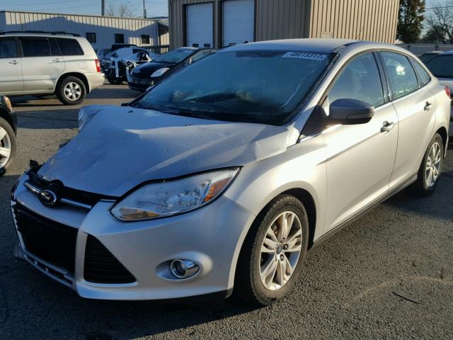 1FAHP3H29CL394385 - 2012 FORD FOCUS SEL SILVER photo 2