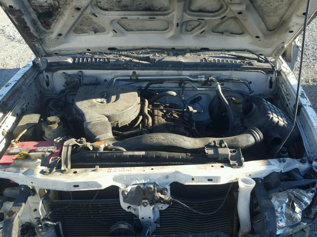 1N6DD26S62C323638 - 2002 NISSAN FRONTIER K WHITE photo 7