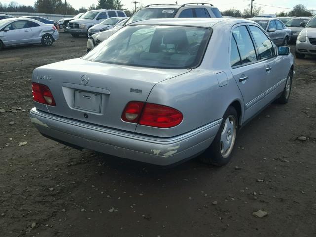 WDBJF70FXWA696786 - 1998 MERCEDES-BENZ E 430 SILVER photo 4