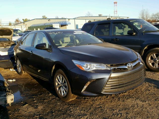 4T1BF1FK7HU811221 - 2017 TOYOTA CAMRY LE BLUE photo 1