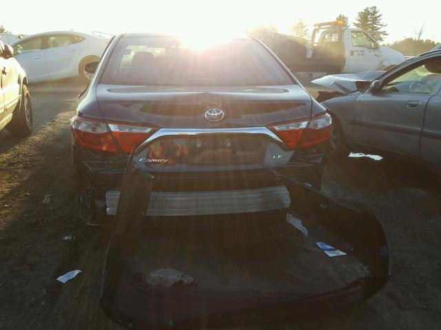 4T1BF1FK7HU811221 - 2017 TOYOTA CAMRY LE BLUE photo 9