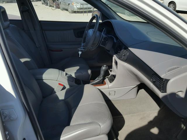 2G4WF551821277425 - 2002 BUICK REGAL GS WHITE photo 5