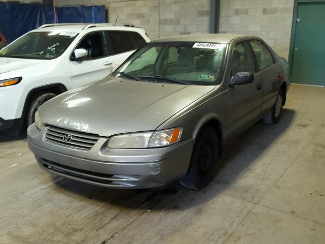 4T1BG22K4VU013845 - 1997 TOYOTA CAMRY CE TAN photo 2