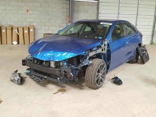 4T1BF1FK7GU552678 - 2016 TOYOTA CAMRY LE ლურჯი ფოტო 2