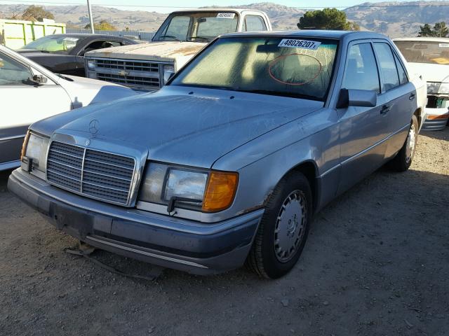 WDBEA30D7NB619907 - 1992 MERCEDES-BENZ 300 E SILVER photo 2