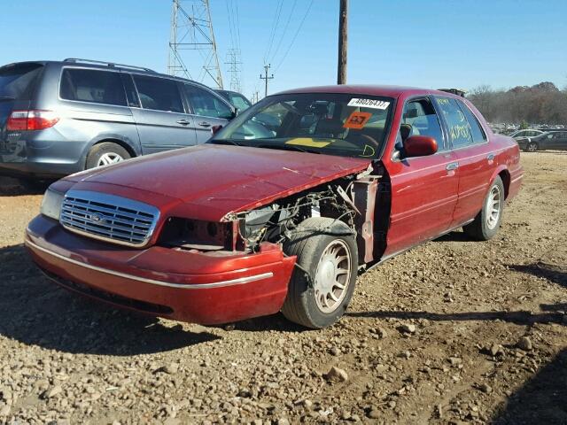 2FAFP74W6YX147391 - 2000 FORD CROWN VICT RED photo 2