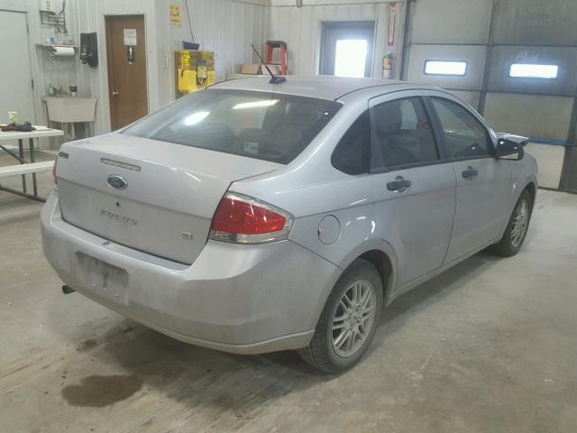 1FAHP35N89W209698 - 2009 FORD FOCUS SE SILVER photo 4