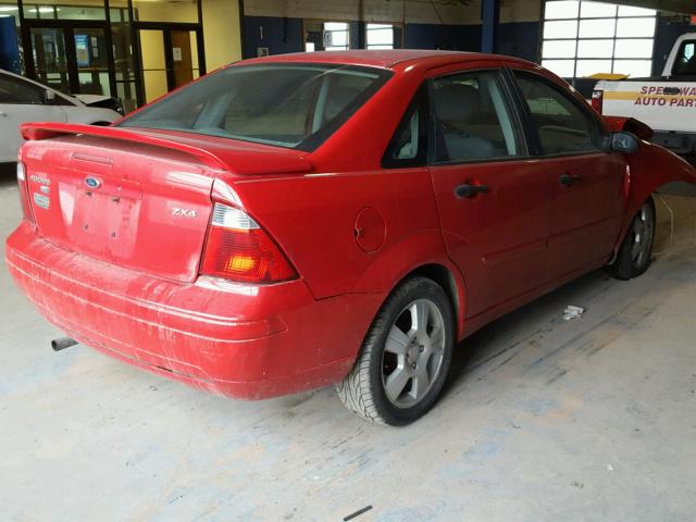 1FAFP34N75W223059 - 2005 FORD FOCUS ZX4 RED photo 4