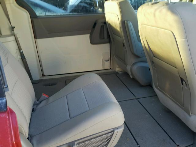 2A8HR44H18R123929 - 2008 CHRYSLER TOWN & COU RED photo 6