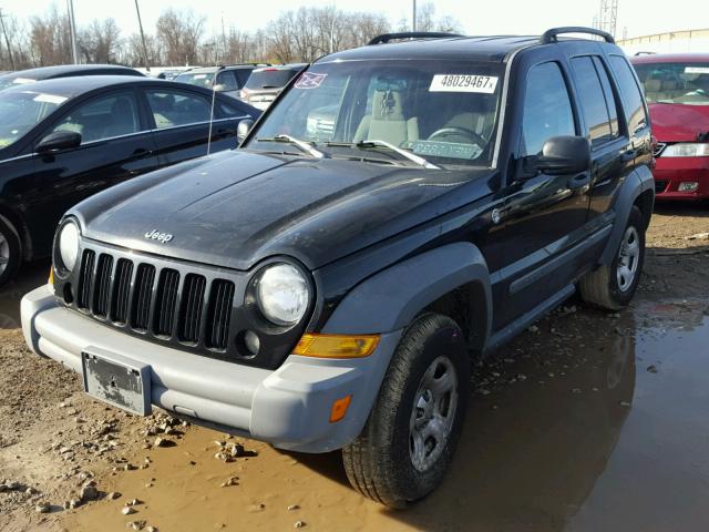 1J4GL48K15W697017 - 2005 JEEP LIBERTY SP BLACK photo 2