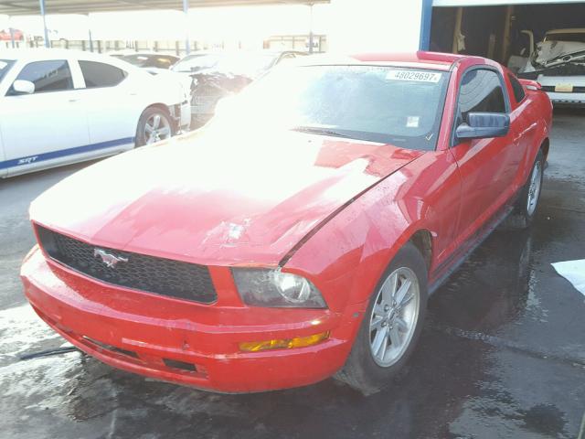 1ZVFT80N265157176 - 2006 FORD MUSTANG RED photo 2