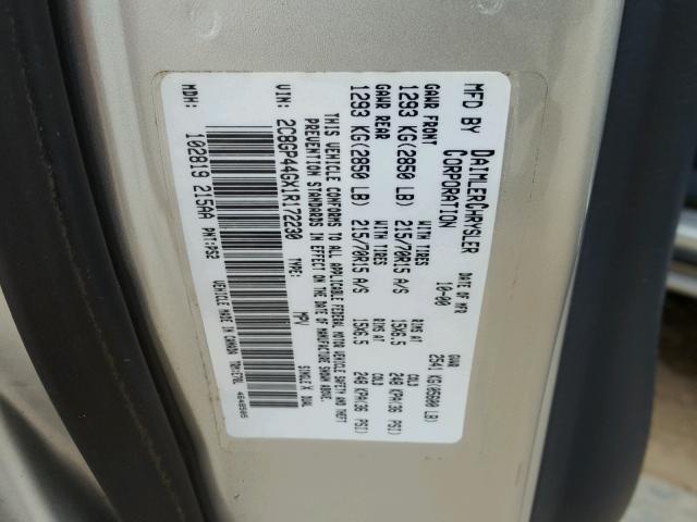 2C8GP44GX1R172230 - 2001 CHRYSLER TOWN & COU 银色 照片 10