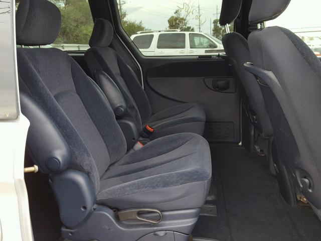 2C8GP44GX1R172230 - 2001 CHRYSLER TOWN & COU 银色 照片 6