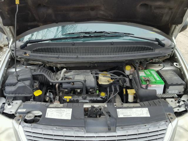 2C8GP44GX1R172230 - 2001 CHRYSLER TOWN & COU 银色 照片 7
