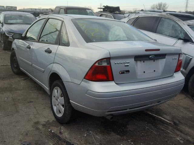 1FAFP34N46W224753 - 2006 FORD FOCUS ZX4 GRAY photo 3