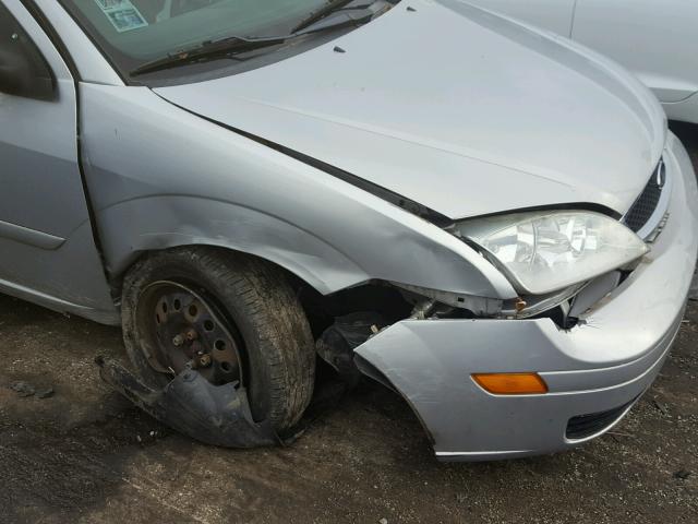 1FAFP34N46W224753 - 2006 FORD FOCUS ZX4 GRAY photo 9