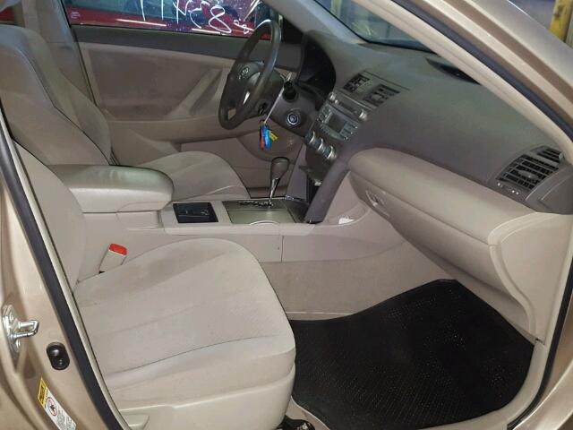 4T4BE46K39R093856 - 2009 TOYOTA CAMRY BASE GOLD photo 5