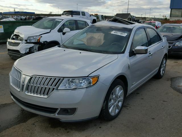 3LNDL2L39BR764132 - 2011 LINCOLN MKZ HYBRID SILVER photo 2