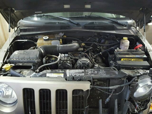 1J4GL38K65W726490 - 2005 JEEP LIBERTY RE TAN photo 7