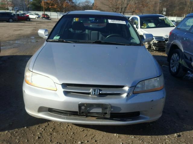 1HGCG6656YA131133 - 2000 HONDA ACCORD LX SILVER photo 9