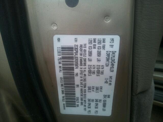 2C8GP64L83R205074 - 2003 CHRYSLER TOWN & COU SILVER photo 10