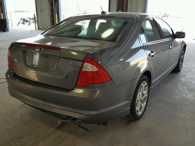 3FAHP0HA6BR154118 - 2011 FORD FUSION SE GRAY photo 4