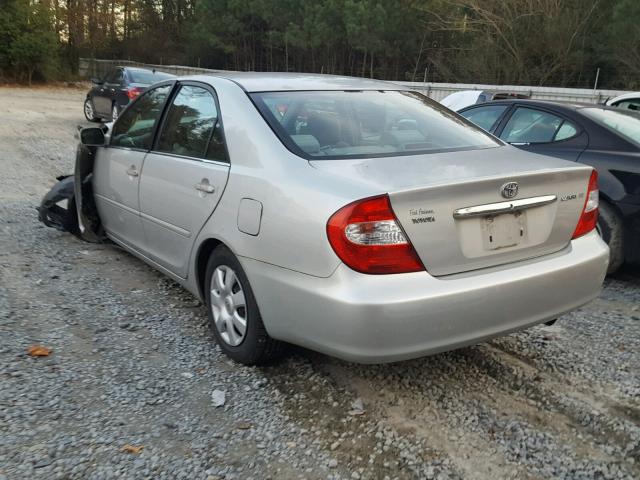 4T1BE32K62U610535 - 2002 TOYOTA CAMRY LE ვერცხლისფერი ფოტო 3