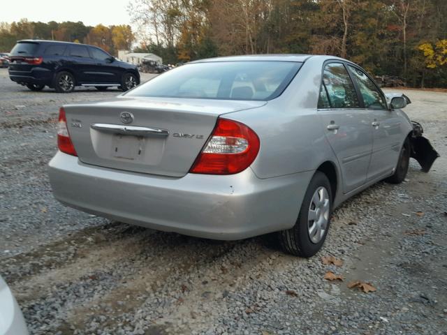 4T1BE32K62U610535 - 2002 TOYOTA CAMRY LE ვერცხლისფერი ფოტო 4