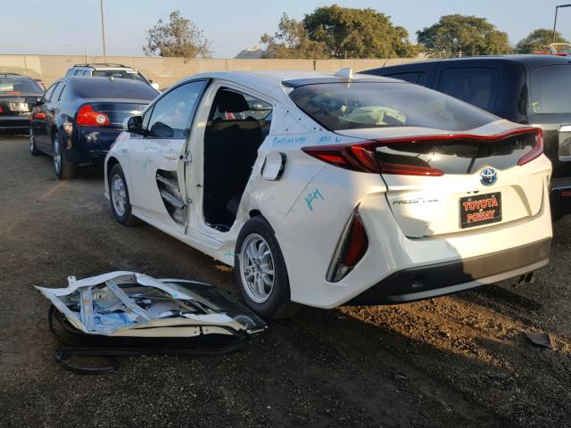 JTDKARFP6J3088244 - 2018 TOYOTA PRIUS PRIM თეთრი ფოტო 3