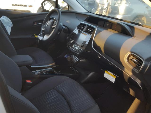 JTDKARFP6J3088244 - 2018 TOYOTA PRIUS PRIM თეთრი ფოტო 5