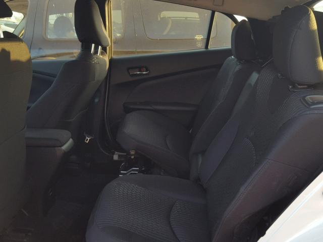 JTDKARFP6J3088244 - 2018 TOYOTA PRIUS PRIM თეთრი ფოტო 6