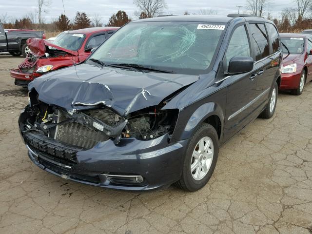 2C4RC1BG8DR594945 - 2013 CHRYSLER TOWN & COU GRAY photo 2