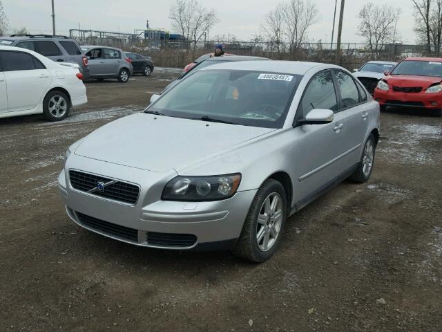 YV1MS382062176203 - 2006 VOLVO S40 2.4I SILVER photo 2