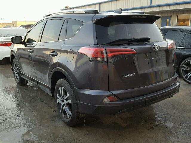 JTMZFREV9GJ092082 - 2016 TOYOTA RAV4 LE Grafit foto 3