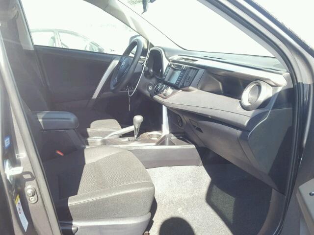 JTMZFREV9GJ092082 - 2016 TOYOTA RAV4 LE Grafit foto 5