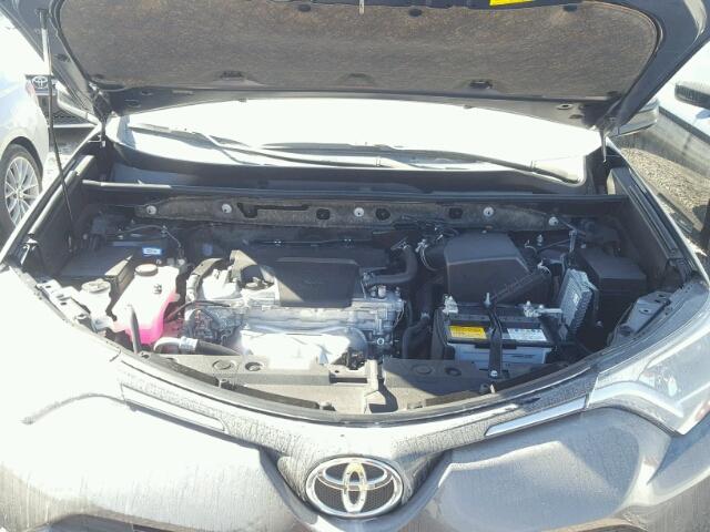 JTMZFREV9GJ092082 - 2016 TOYOTA RAV4 LE Grafit foto 7