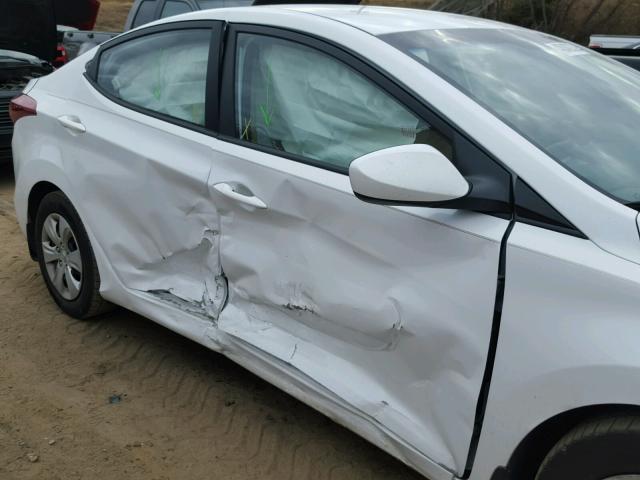 5NPDH4AE5GH670538 - 2016 HYUNDAI ELANTRA SE WHITE photo 9