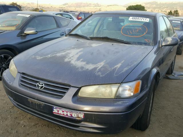 JT2BF22K2X0180702 - 1999 TOYOTA CAMRY LE ნაცრისფერი ფოტო 2