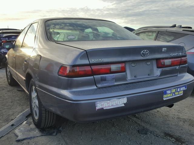 JT2BF22K2X0180702 - 1999 TOYOTA CAMRY LE GRAY photo 3