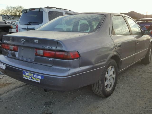 JT2BF22K2X0180702 - 1999 TOYOTA CAMRY LE ნაცრისფერი ფოტო 4