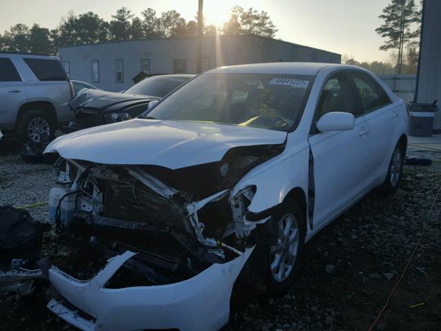 4T1BF3EK6BU593325 - 2011 TOYOTA CAMRY BASE WHITE photo 2